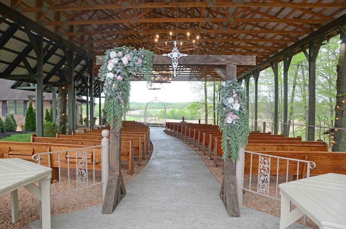 Floral Design Guide: River House at Southern Light - wedding venue in Clarksville, TN